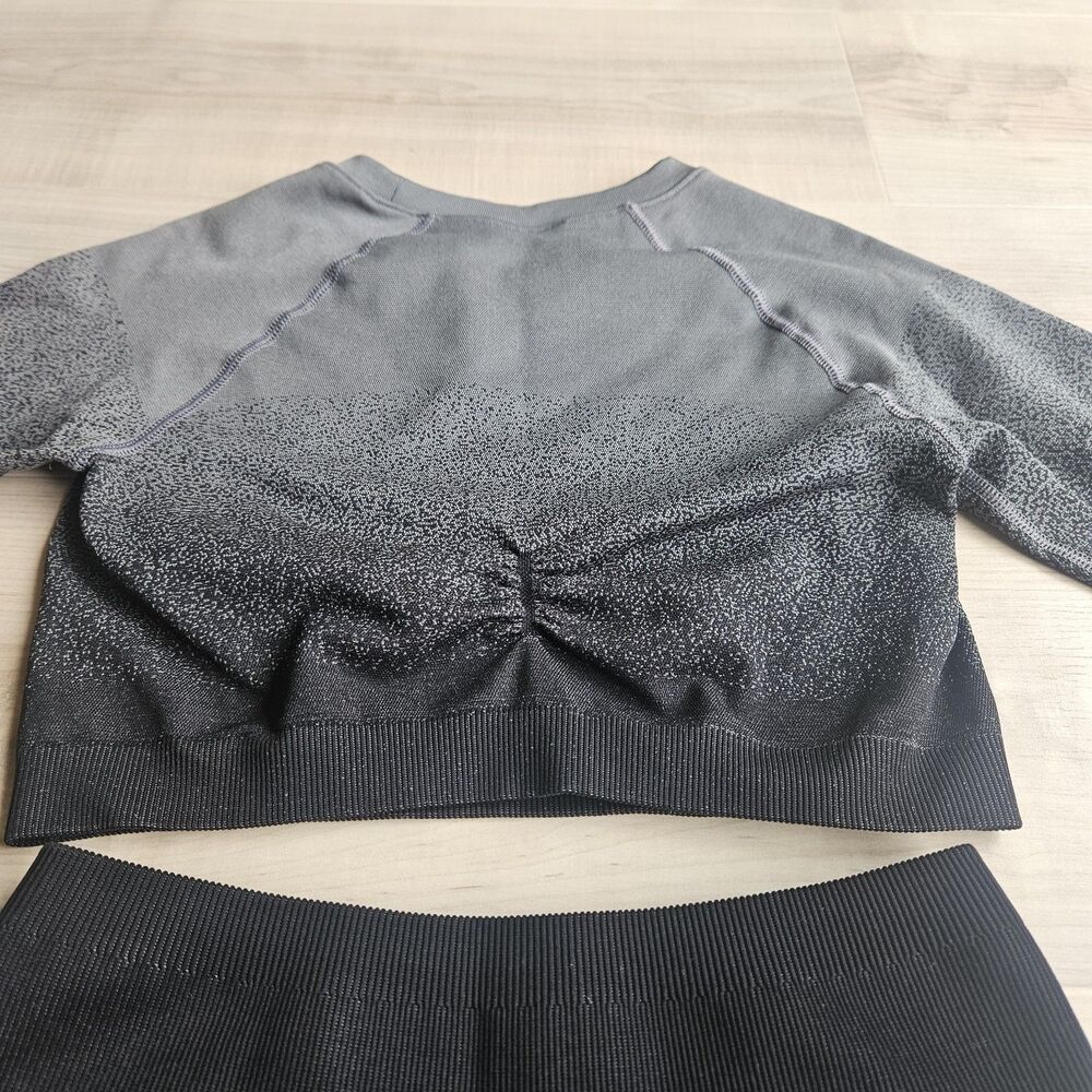 Gymshark Women's Medium Gray Long Sleeve Crop Top and Leggings Matching Set EUC - Picture 5 of 5